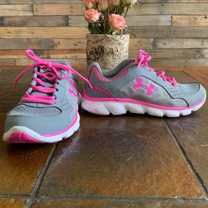 NWOT Under Armour sneakers